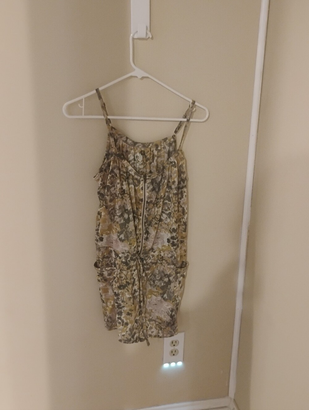 I & F Women's NWOT Printed Zippered Front Romper Sz MP